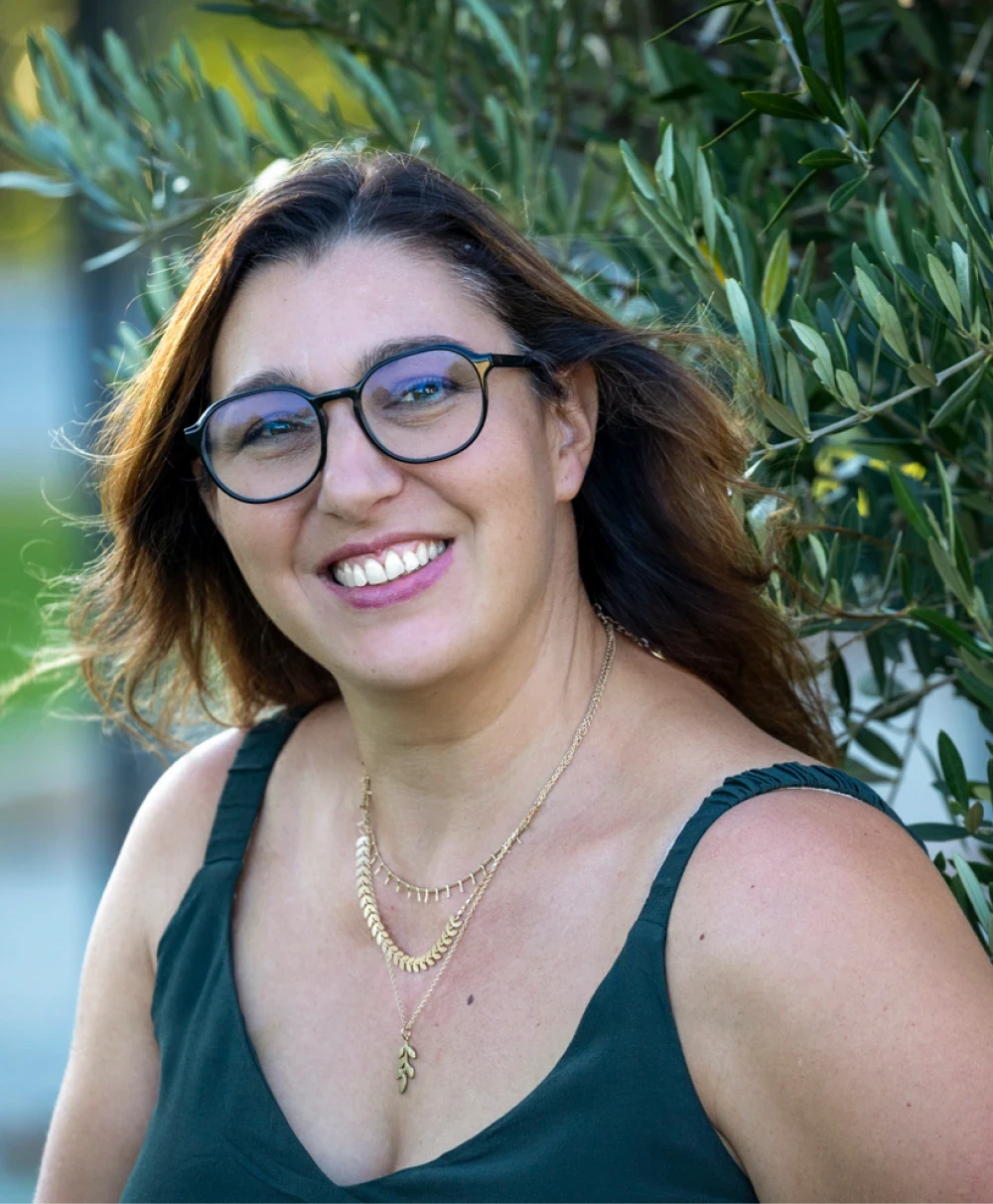 Anne-Claire CHARRIER, votre hôte chez En Cayre pour vos séjours et évènements Chic & Nature